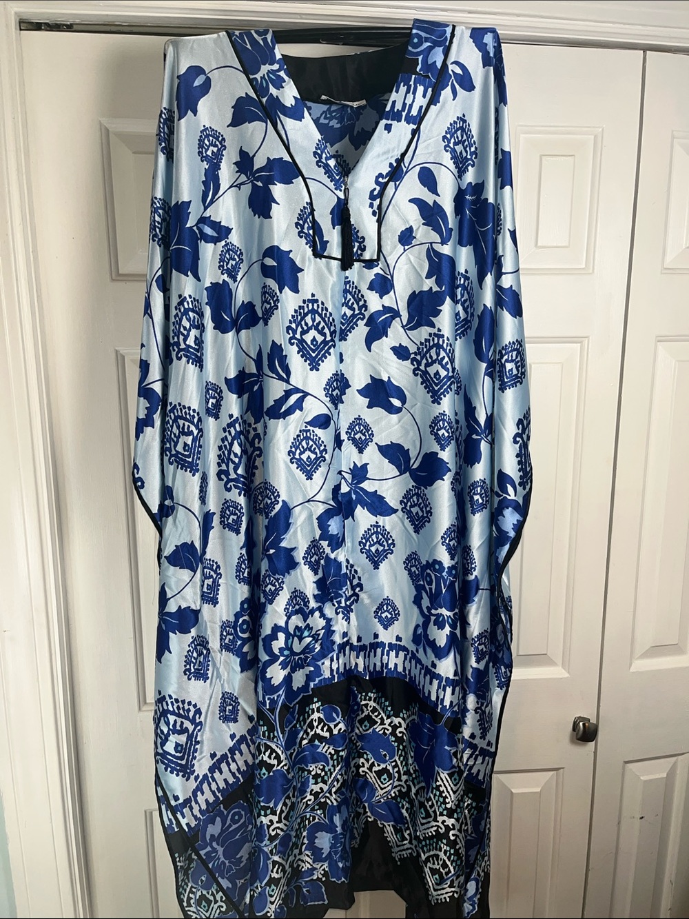 L XL muumuu caftan Oscar de la Renta Light & Royal Blue Floral V-Neck Tunic gown